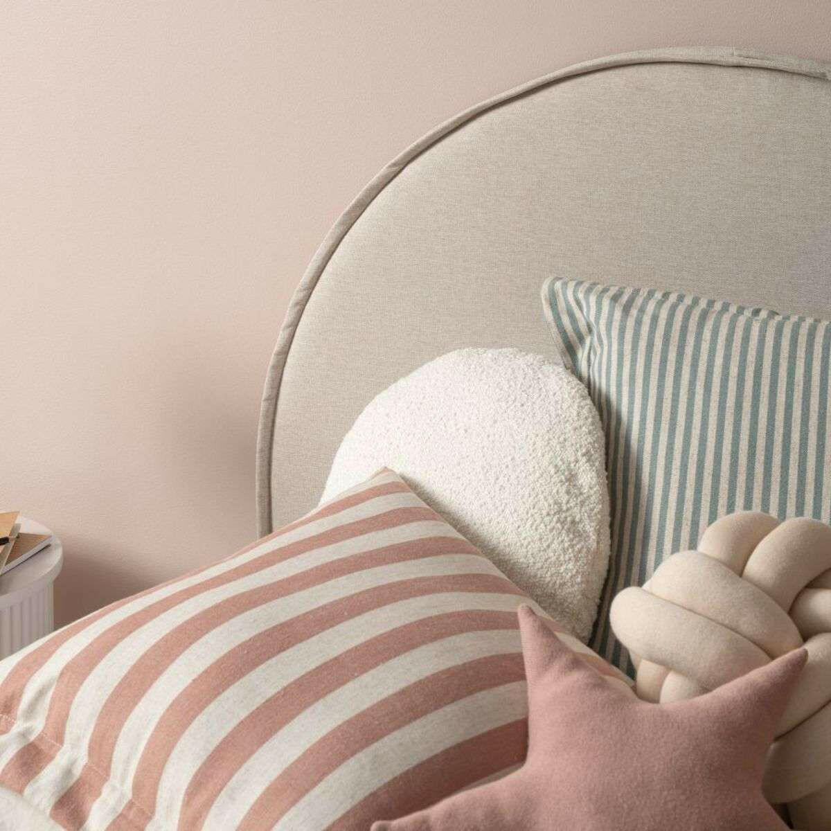 SINGLE BED.