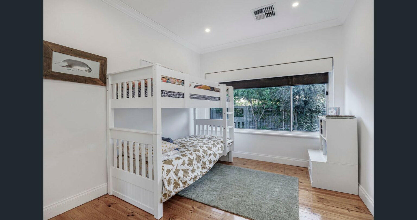 BUNK BED.