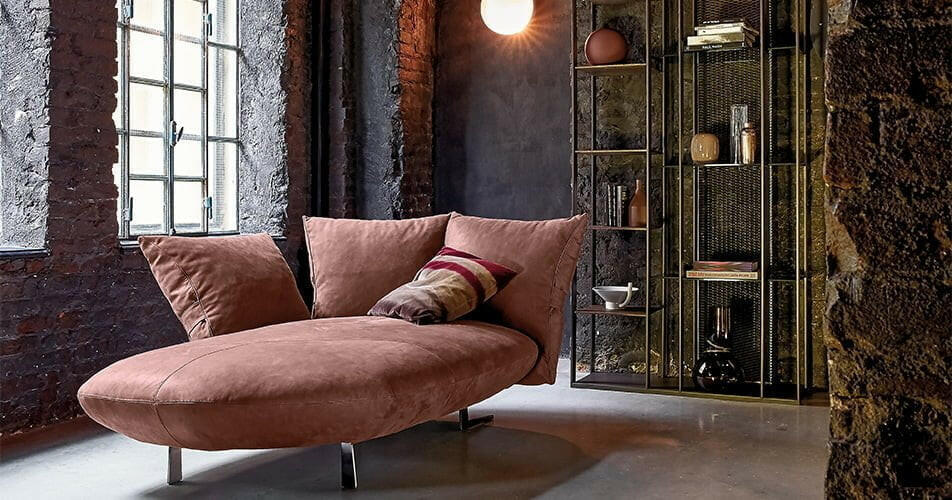 BULDGE CHEST SOFA.